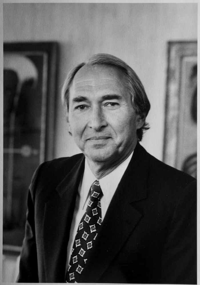 Sheldon Solow c 1993. Photo by Hayden Soloviev, CC BY-SA 4.0, via Wikimedia Commons