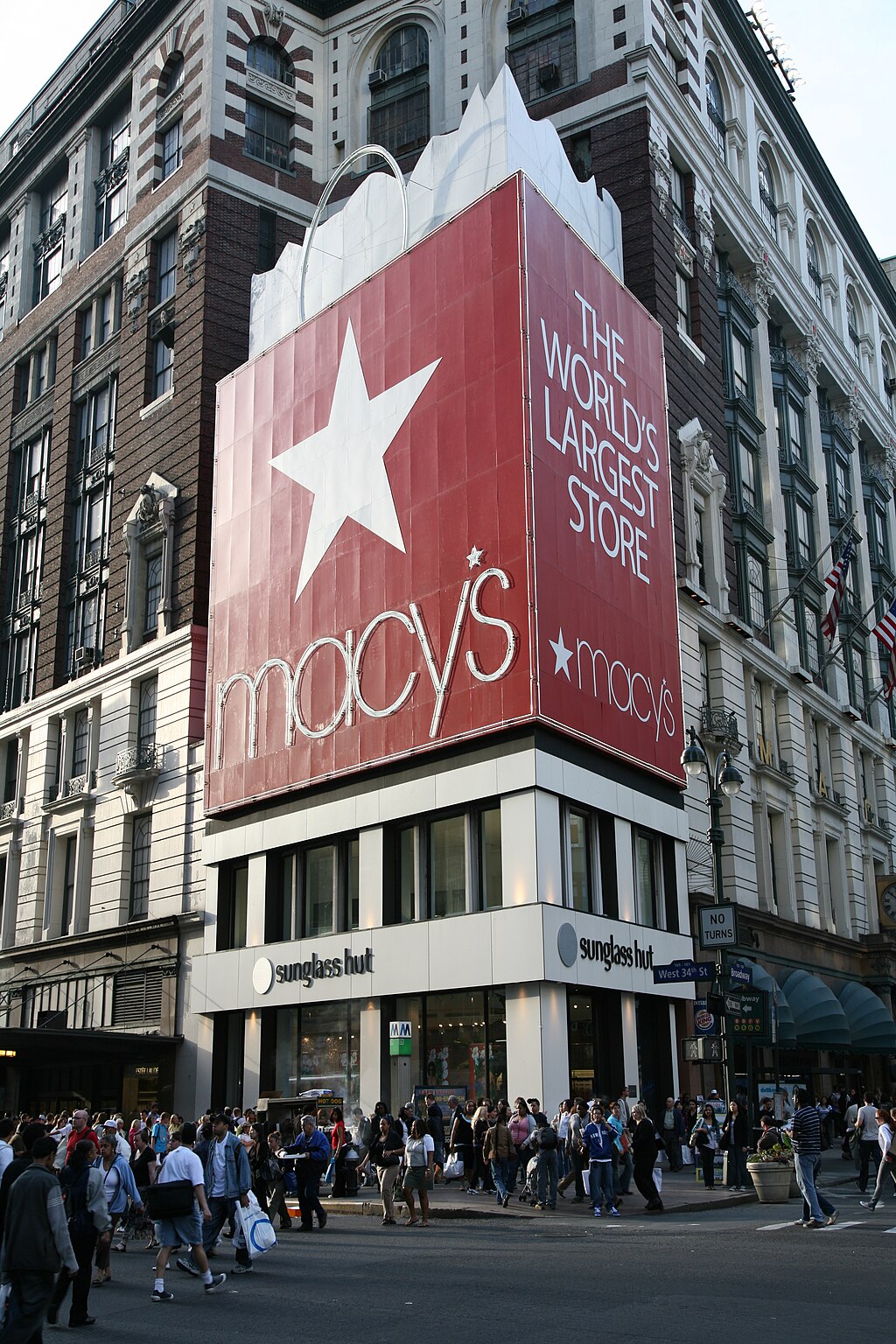 Daniel Schwen, CC BY-SA 4.0 <https://creativecommons.org/licenses/by-sa/4.0>, via Wikimedia Commons